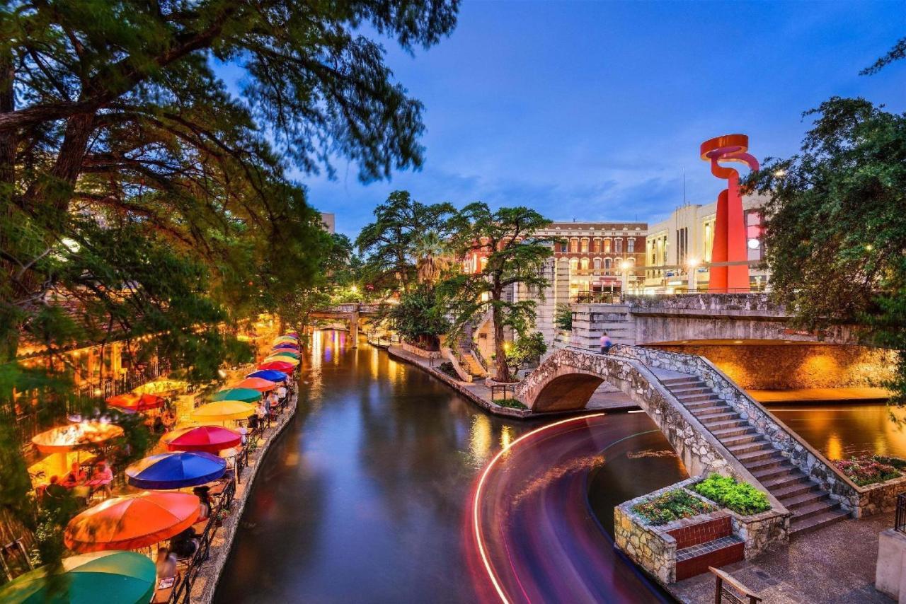 Private Hot Tub3bd2ba 2 Miles To Sa River Walk Сasa de vacaciones San Antonio