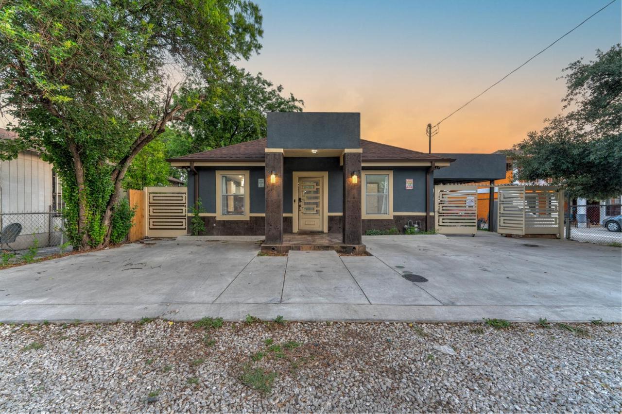 Ferienhaus Private Hot Tub3bd2ba 2 Miles To Sa River Walk San Antonio